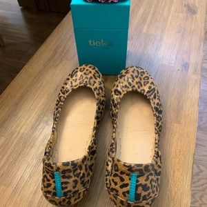 Leopard Tieks